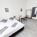 Fantastický V Praze Na Letné B3 *
