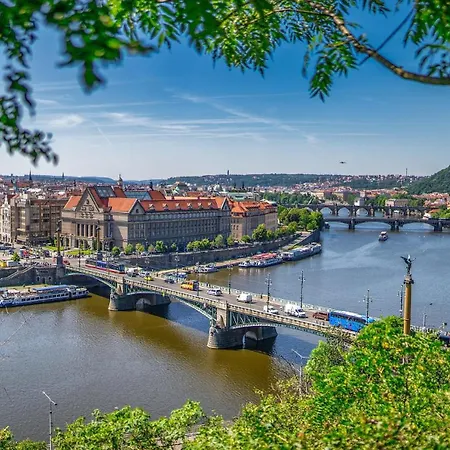 Fantasticky V Praze Na Letne B3