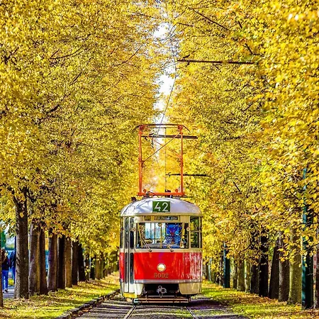 Fantasticky V Praze Na Letne B3 *