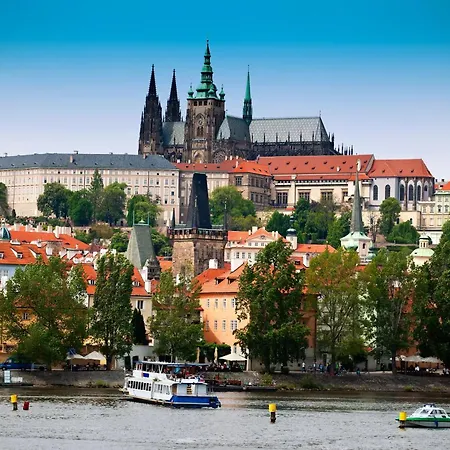 Fantasticky V Praze Na Letne B3