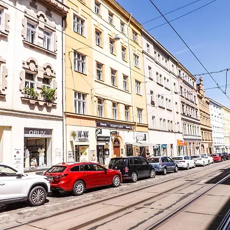 Fantastický V Praze Na Letné B3 Praga