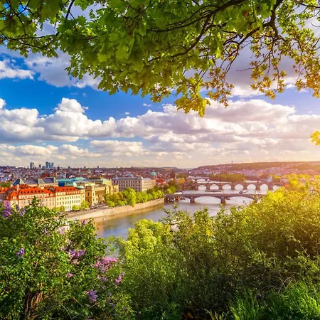 Fantastický V Praze Na Letné B3 * Praga